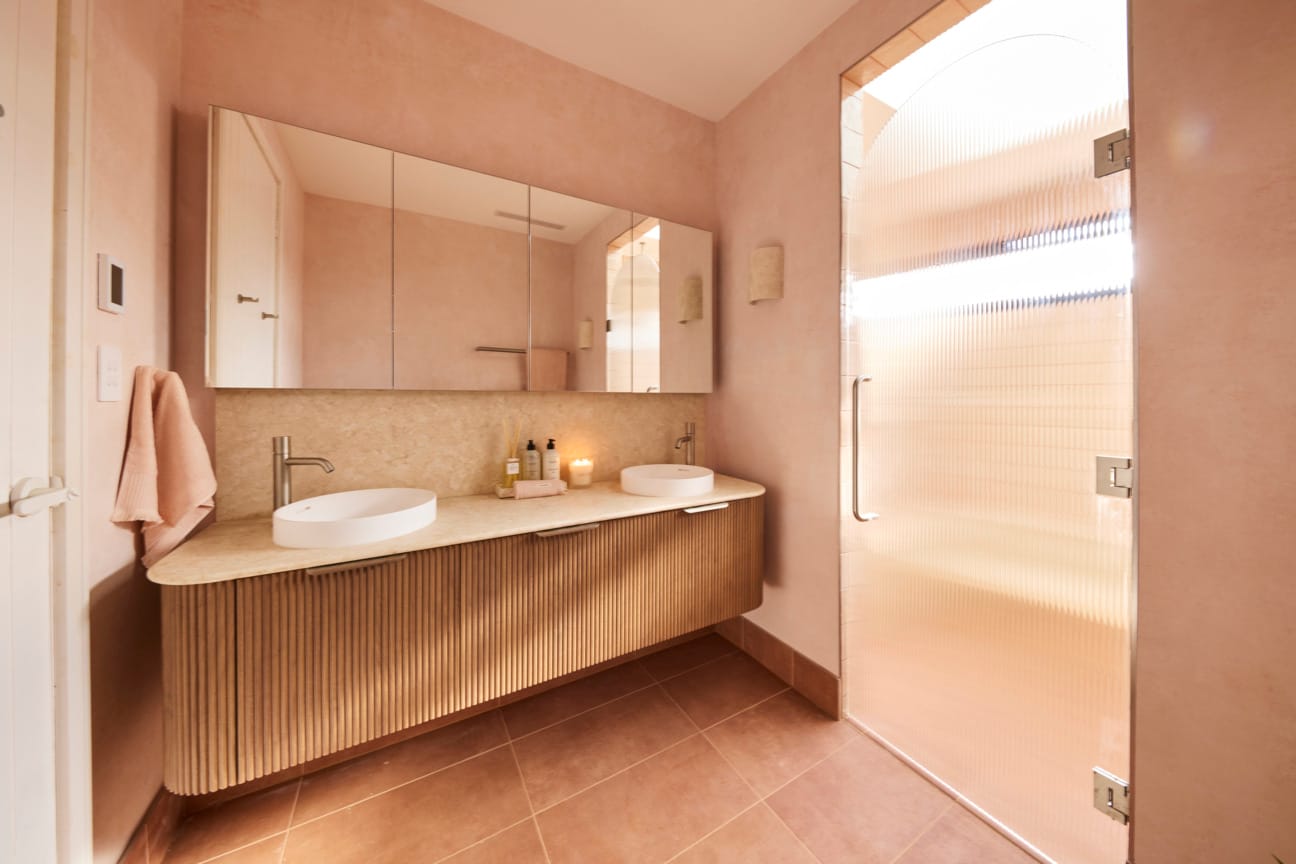 House 3 - Britt and Taz - Master ensuite