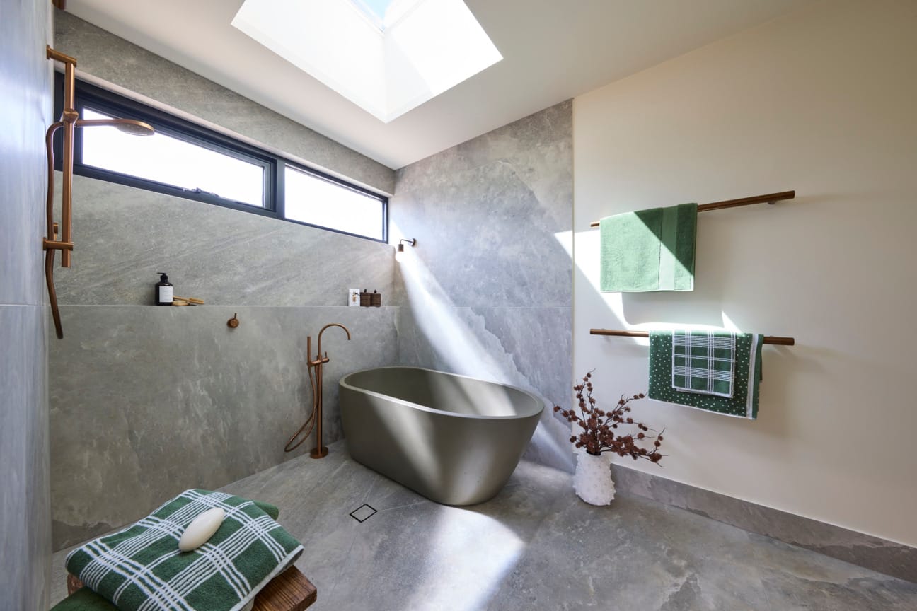 House 4 - Sonny and Alicia - Master ensuite