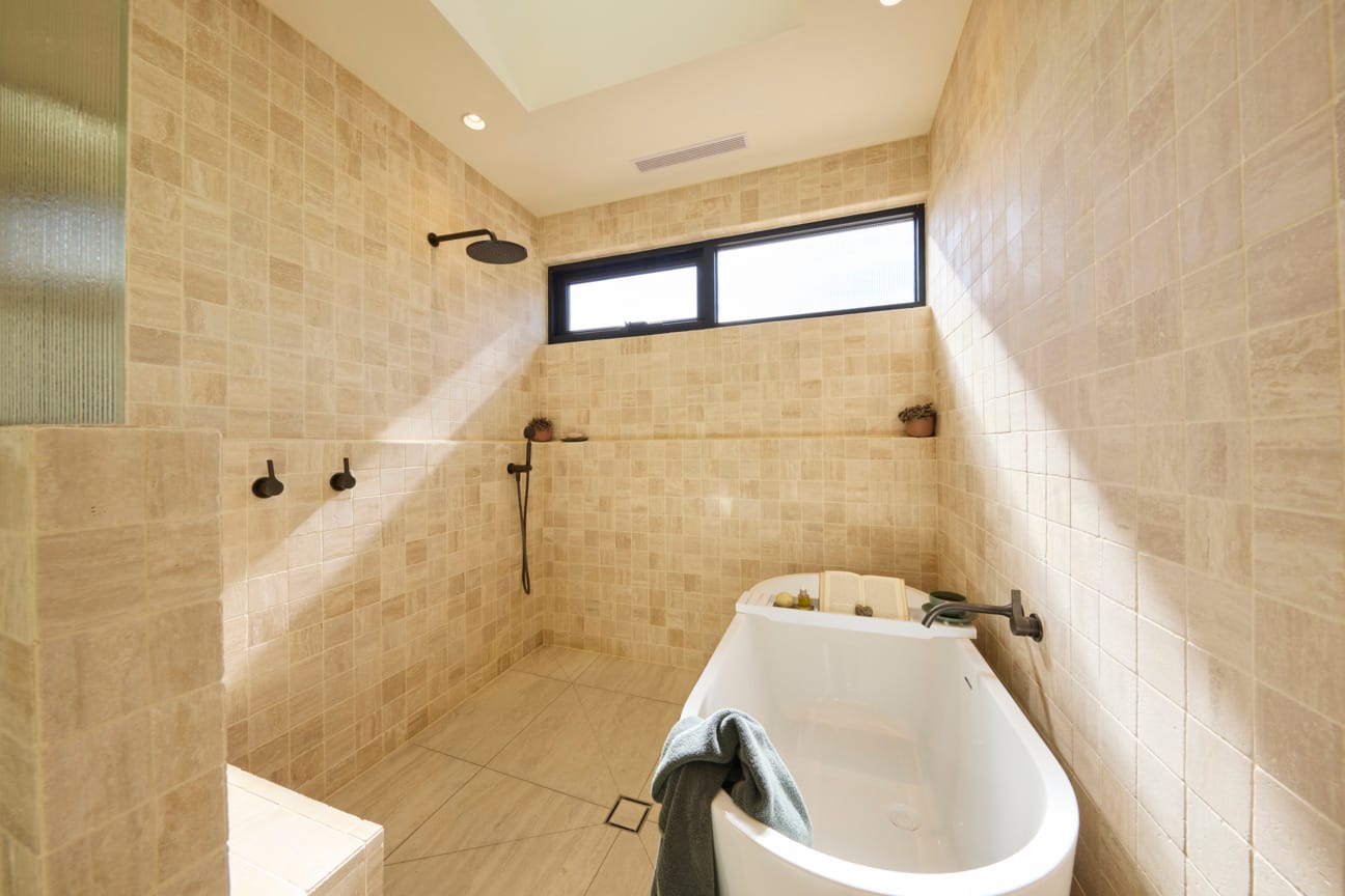 House 5 - Robbie and Mat - Master ensuite