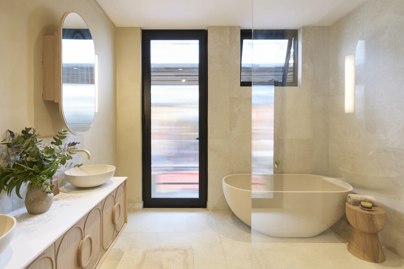 (Budget Award Winners) Chantel & Wyatt - Family Bathroom