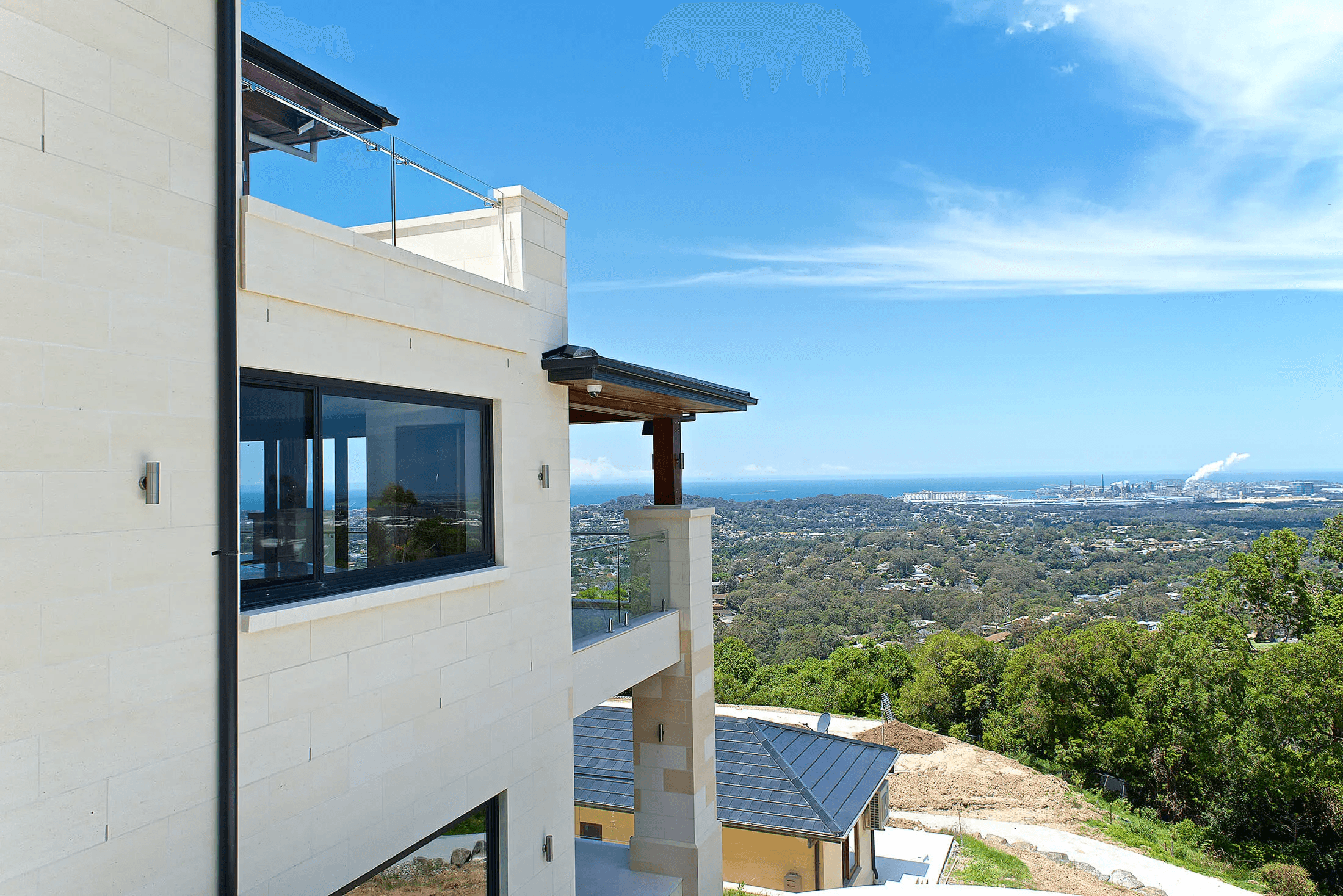 Mansion in Figtree overlooking the Illawarra