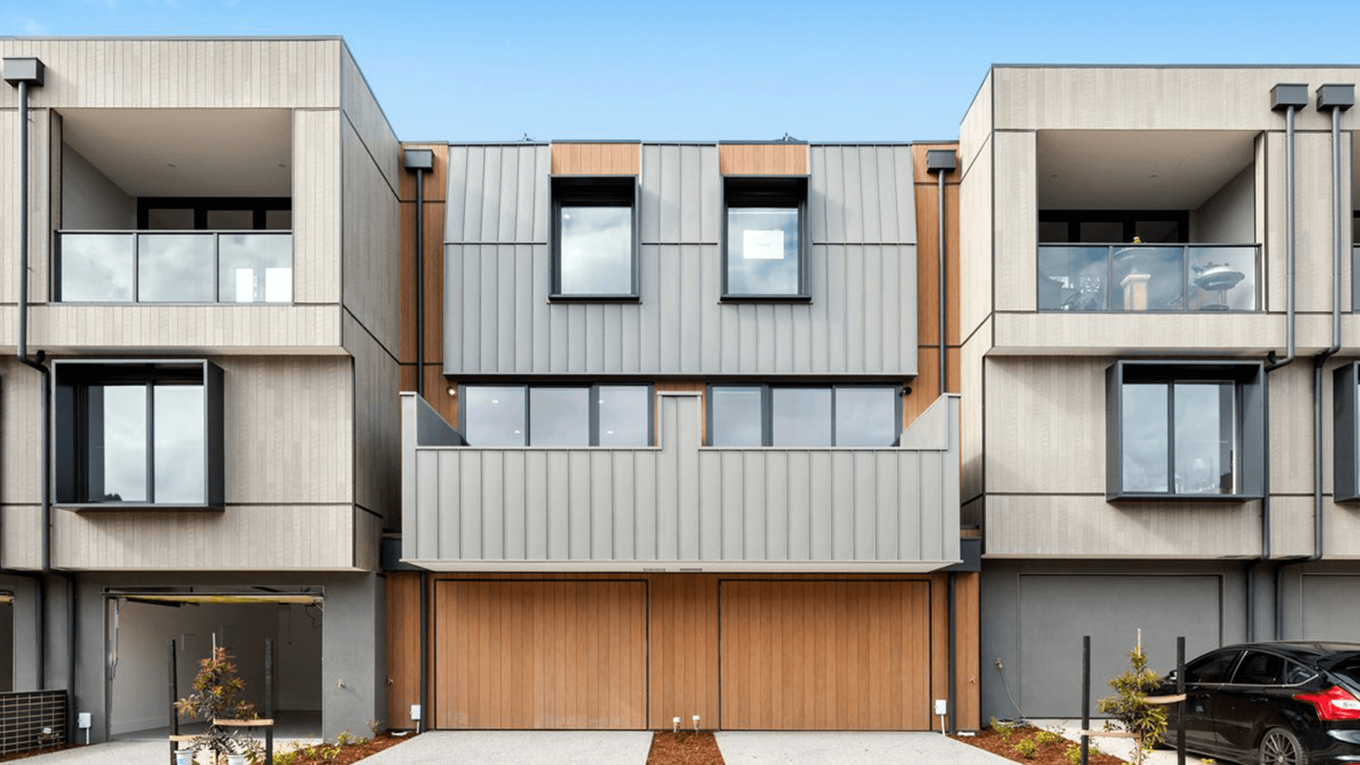 Townhouses with mixed  Cemintel Territory panels