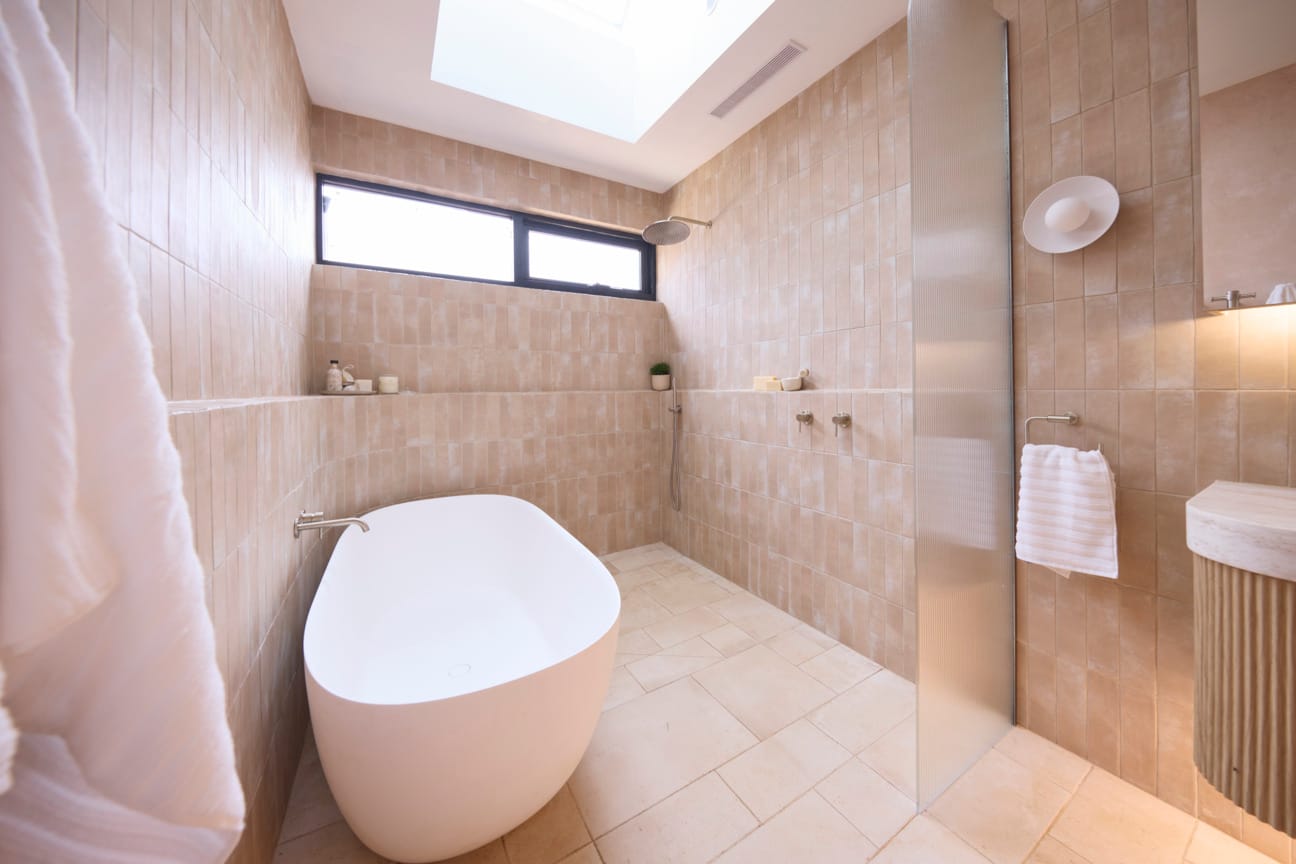 House 3 - Britt and Taz Bathroom