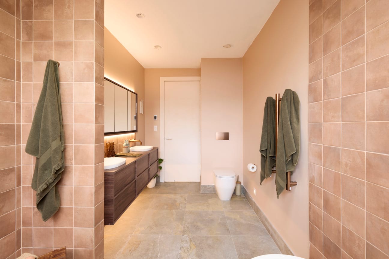 House 4 - Sonny and Alicia Bathroom