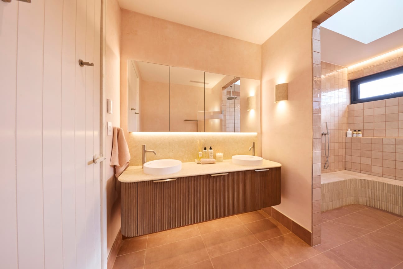 House 3 - Britt and Taz - Master ensuite