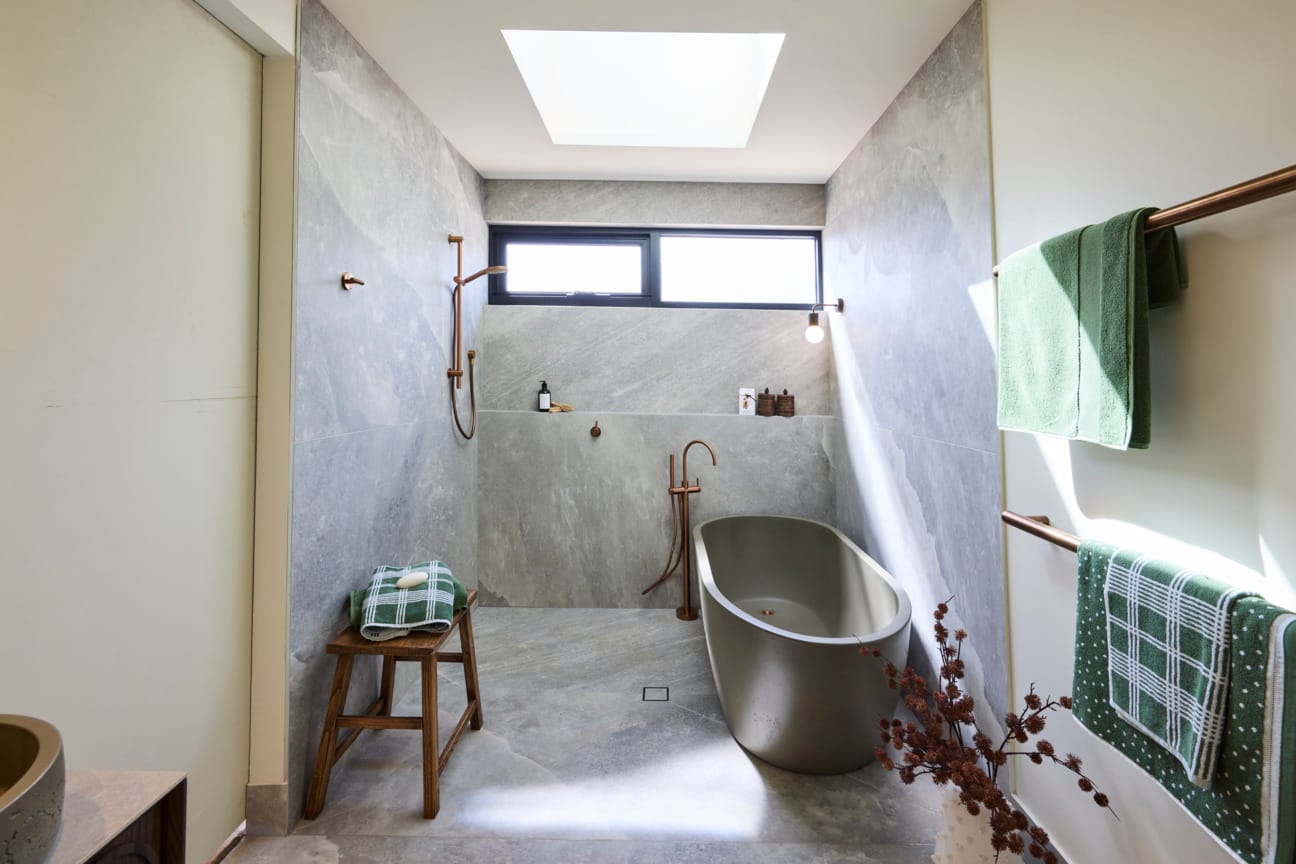 House 4 - Sonny and Alicia - Master ensuite