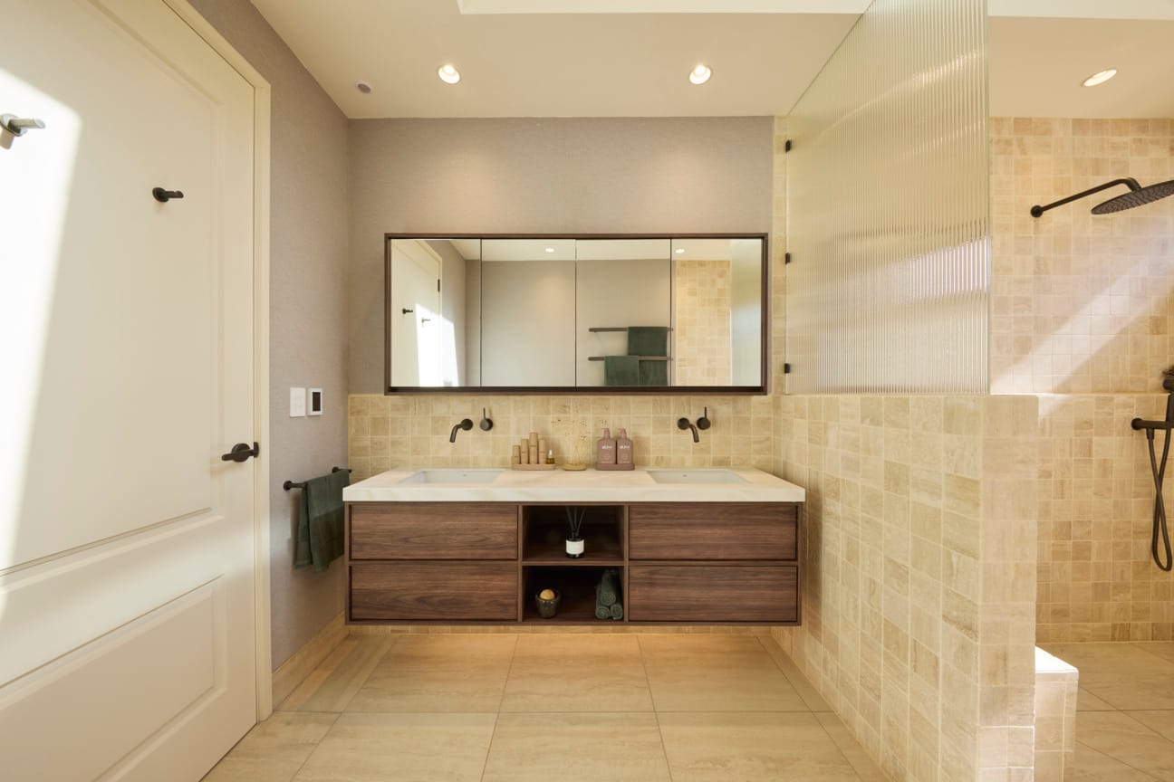 House 5 - Robbie and Mat - Master ensuite