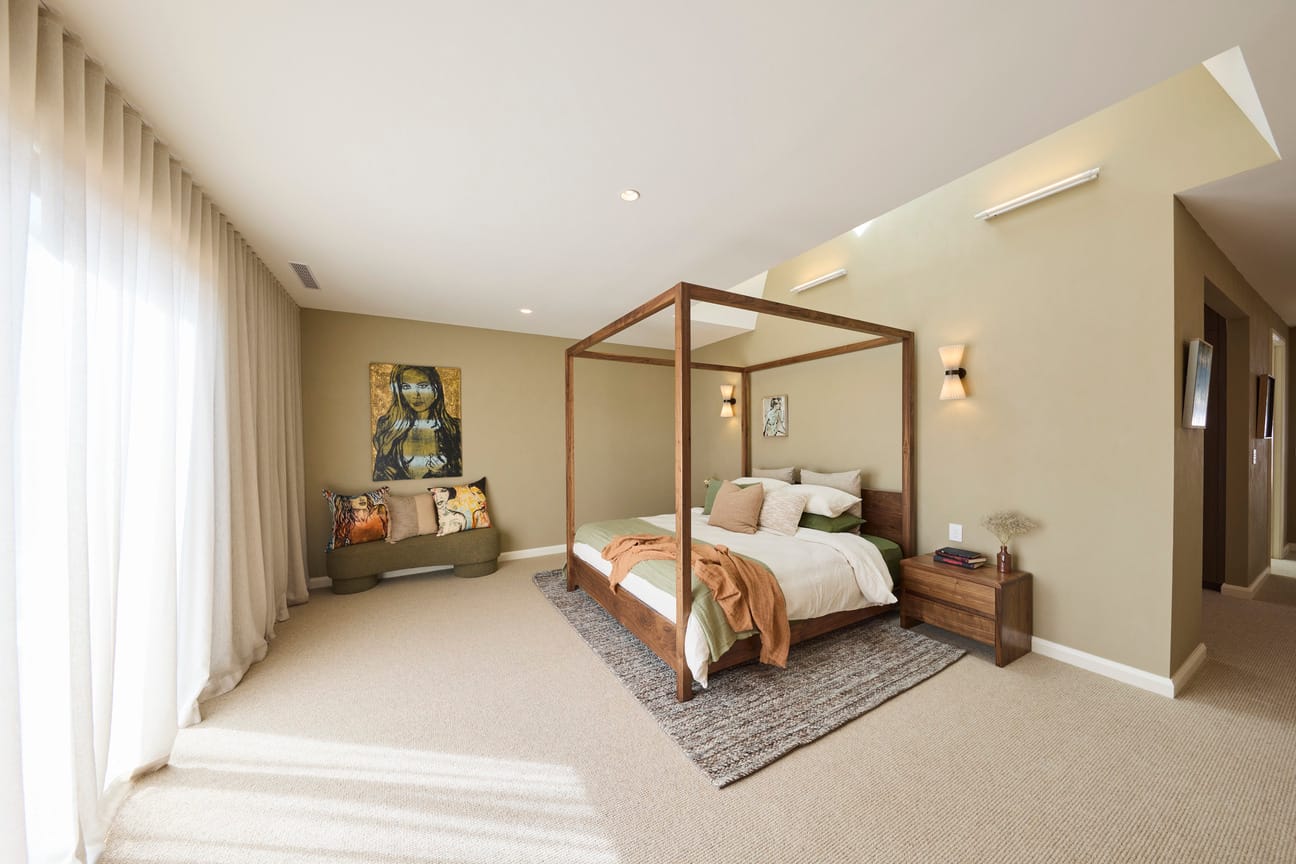 House 5 - Robbie and Mat - Main bedroom