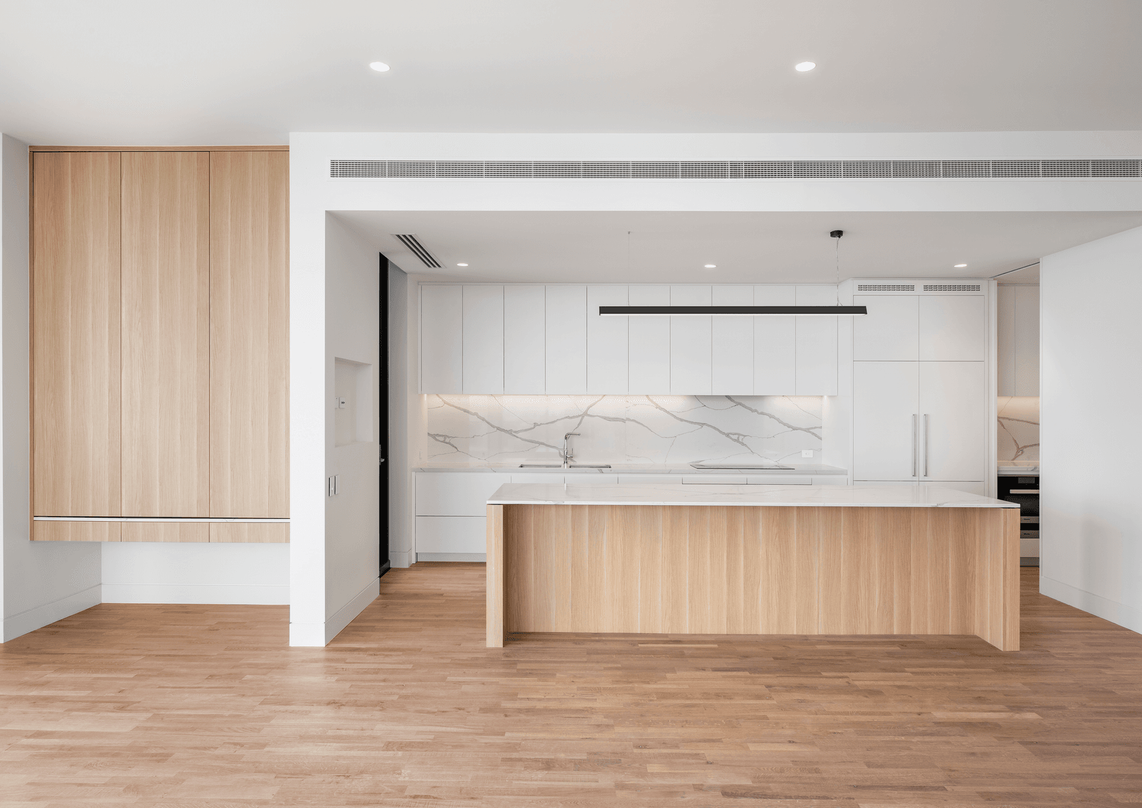 EI8HT Kitchen area