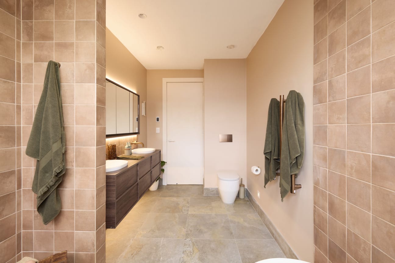 House 4 - Sonny and Alicia Bathroom