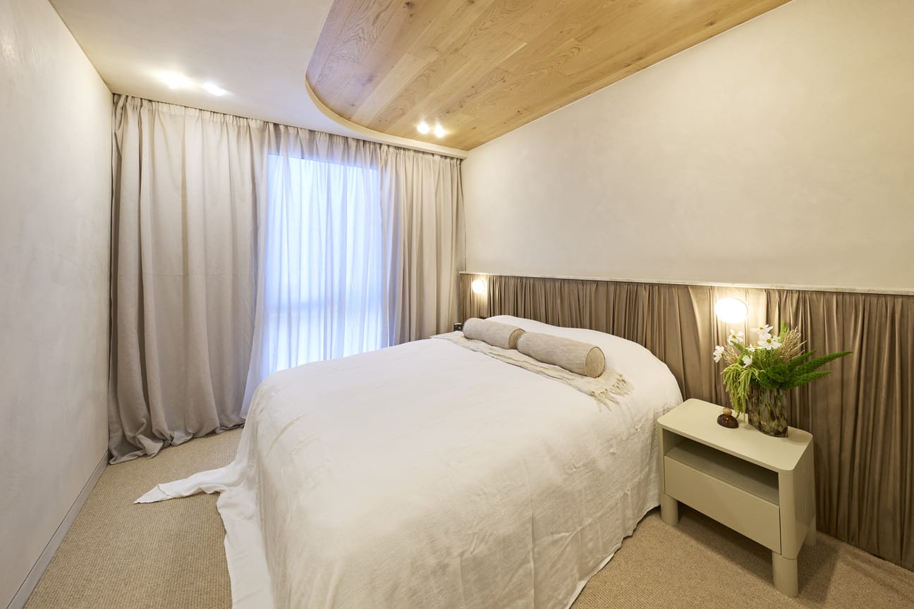 (Winners) Courtney & Sev - Guest Bedroom