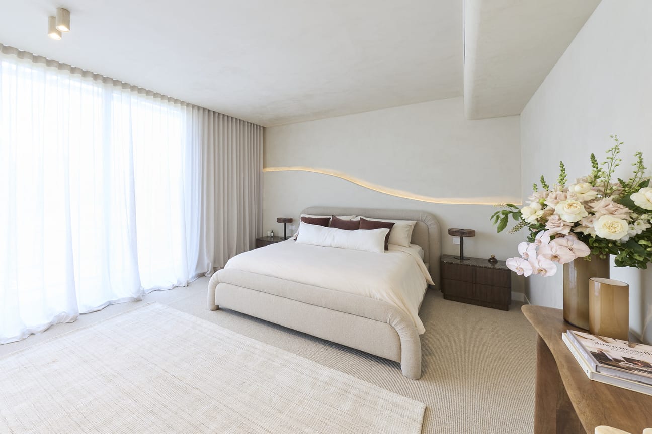 (Winners) (Winners) Lisa & Rosco - Main Bedroom